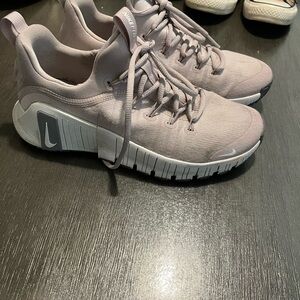 Nike Women’s free Macon Light Mauve Training Sneakers